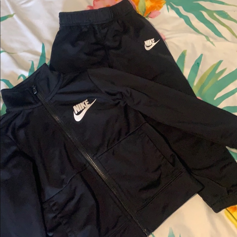 Black nike set